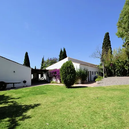 Villa Luxurious In With Swimming Pool